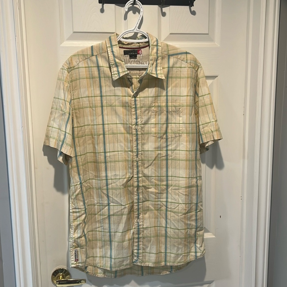 Quiksilver short sleeve, size large.